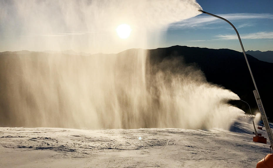 Sonnenliegen im Schnee